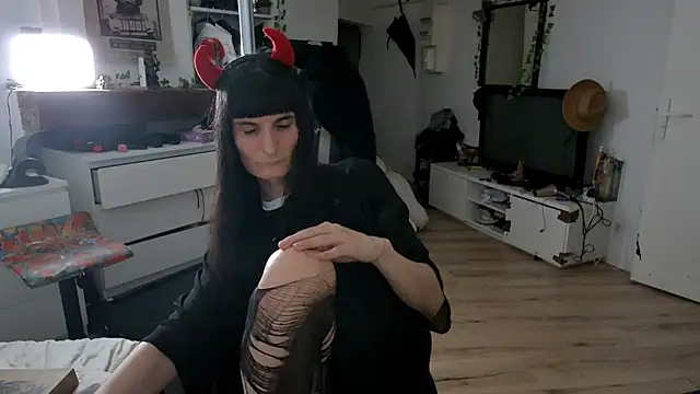 CeriseLapine online show from November 9, 2025, 7:29 pm