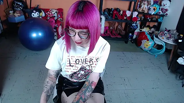 MissMiia2 online show from January 13, 2026, 9:19 pm