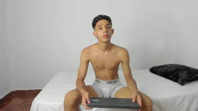 Snapshot of evanscollins chatting on December 11, 2024, 5:00 am evanscollins online show from December 11, 2024, 5:00 am