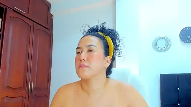 kathyajhonss online show from April 6, 2026, 10:33 pm