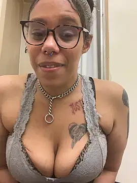 Snapshot of Princess_Desirae chatting on April 13, 2026, 4:16 am Princess Desirae online show from April 13, 2026, 4:16 am