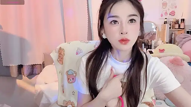 Carly 1 online show from November 12, 2025, 2:10 pm