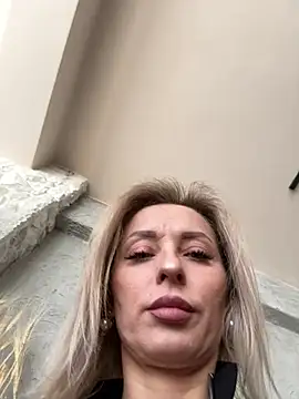 Diamond Bunny  online show from February 4, 2026, 8:31 am