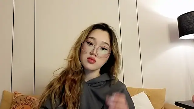 Jennatyan online show from March 4, 2026, 12:46 pm