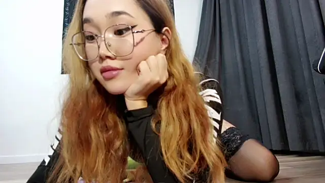 Jennatyan online show from November 1, 2025, 5:07 pm