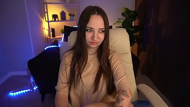 Snapshot of ElysLunar chatting on December 17, 2024, 8:43 pm ElysLunar online show from December 17, 2024, 8:43 pm