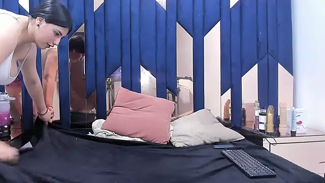 Snapshot of Criistaal_ chatting on February 27, 2025, 8:24 am Criistaal  online show from February 27, 2025, 8:24 am