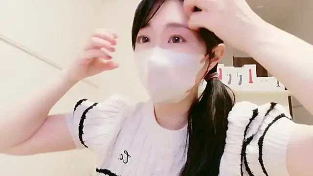 Snapshot of IORio2 chatting on April 6, 2026, 7:04 pm IORio2 online show from April 6, 2026, 7:04 pm