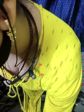 kaveerpooja947 online show from December 3, 2025, 4:17 pm