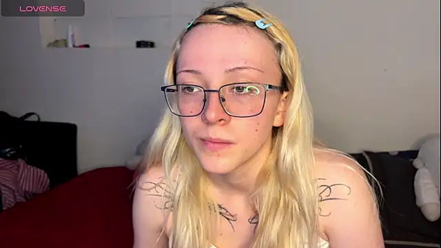 Cloe five online show from October 24, 2025, 6:40 pm