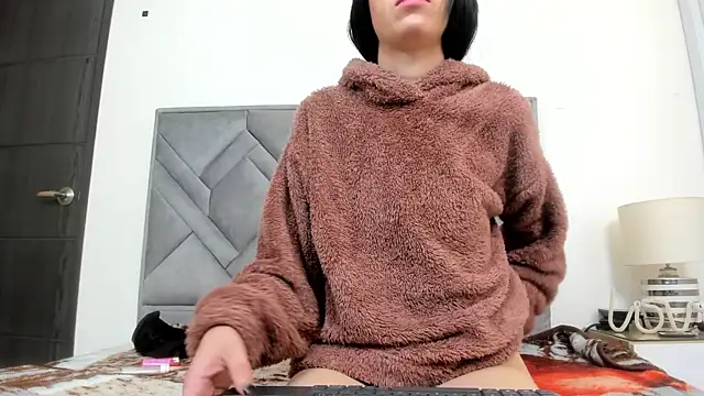 alicee 18 online show from July 24, 2026, 1:51 pm