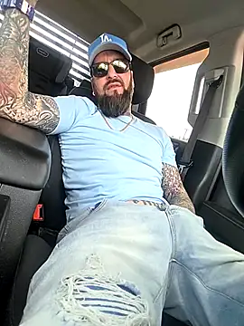 Snapshot of Beardedtattood chatting on April 9, 2026, 2:34 pm Beardedtattood online show from April 9, 2026, 2:34 pm