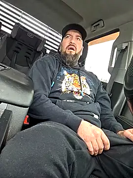 Snapshot of Beardedtattood chatting on April 2, 2026, 5:41 pm Beardedtattood online show from April 2, 2026, 5:41 pm