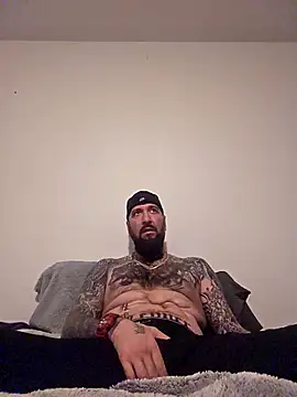 Snapshot of Beardedtattood chatting on March 27, 2026, 1:58 am Beardedtattood online show from March 27, 2026, 1:58 am