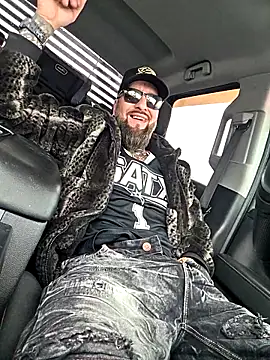 Snapshot of Beardedtattood chatting on March 22, 2026, 6:42 pm Beardedtattood online show from March 22, 2026, 6:42 pm