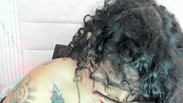 Reginavegaa online show from February 14, 2026, 11:43 am