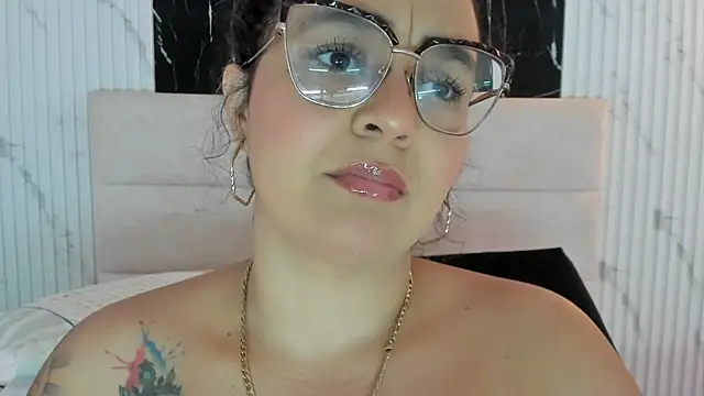 Snapshot of Reginavegaa chatting on April 14, 2026, 11:37 am Reginavegaa online show from April 14, 2026, 11:37 am