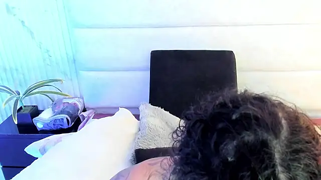 Snapshot of Reginavegaa chatting on December 3, 2025, 11:42 am Reginavegaa online show from December 3, 2025, 11:42 am