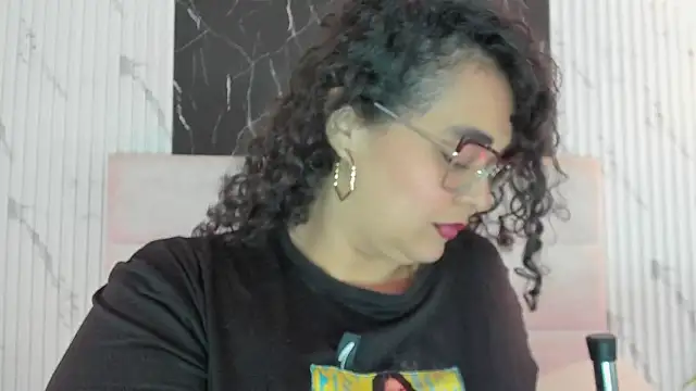 Snapshot of Reginavegaa chatting on April 8, 2026, 11:44 am Reginavegaa online show from April 8, 2026, 11:44 am