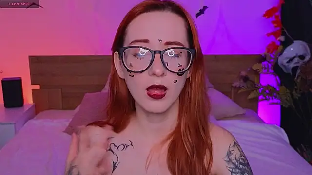 Snapshot of Dark_Lola_ chatting on October 19, 2025, 11:29 pm Dark Lola online show from October 19, 2025, 11:29 pm