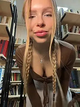 mur girl online show from January 9, 2026, 12:56 pm