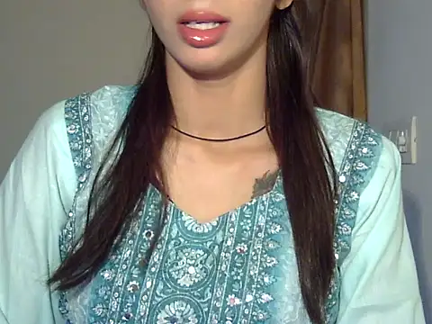 MAAYRA 09 online show from January 11, 2026, 5:03 am