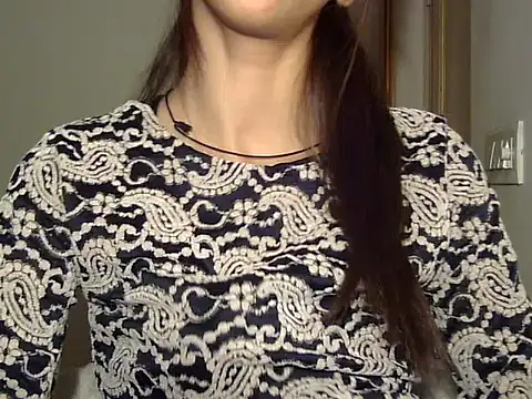 MAAYRA 09 online show from December 14, 2025, 12:11 pm