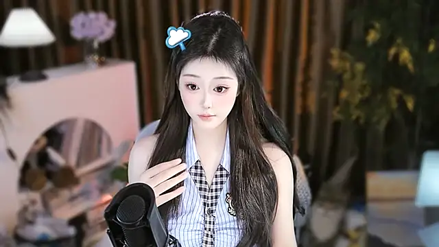 Arwyn-rr online show from November 12, 2025, 10:41 am