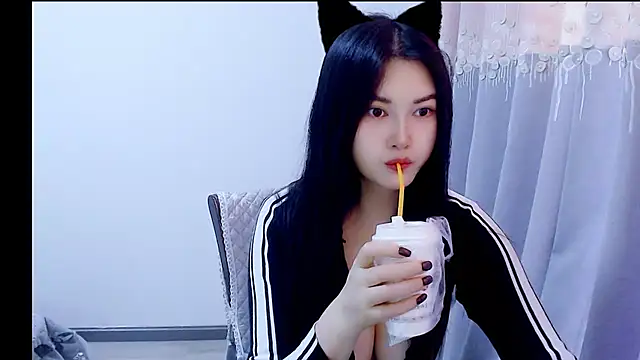 Little-sweet online show from November 9, 2025, 1:09 am