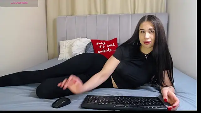 Snapshot of Erikka__ chatting on February 1, 2026, 1:42 pm Erikka online show from February 1, 2026, 1:42 pm