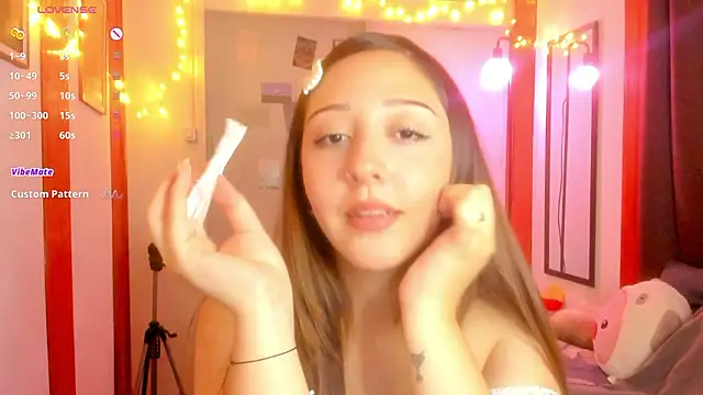 Snapshot of HeyTati chatting on February 7, 2026, 11:57 pm HeyTati online show from February 7, 2026, 11:57 pm