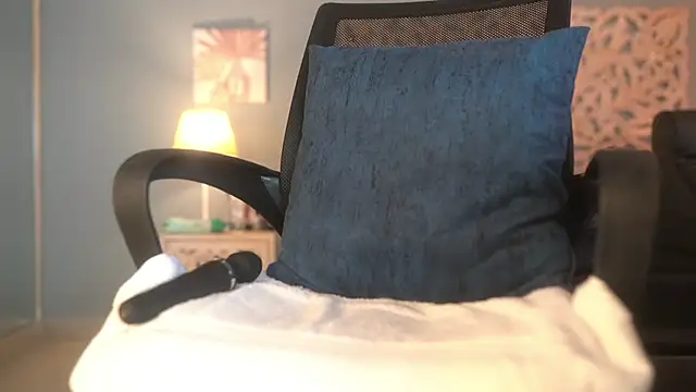 lupeebony online show from November 22, 2025, 7:13 pm