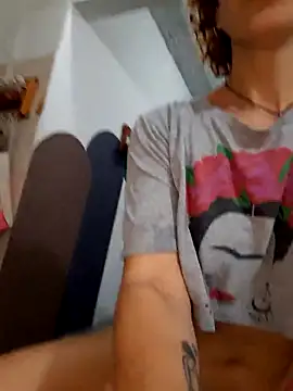 Snapshot of Mardul-ce chatting on October 5, 2025, 8:43 pm Mardul-ce online show from October 5, 2025, 8:43 pm