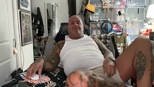 joeytatts66 online show from October 26, 2025, 1:50 am