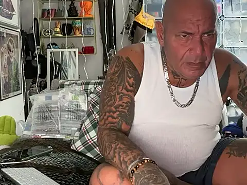 joeytatts66 online show from November 21, 2025, 2:54 am