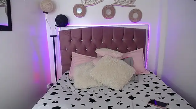 MIA YOURHOTTIE online show from February 28, 2025, 3:26 am