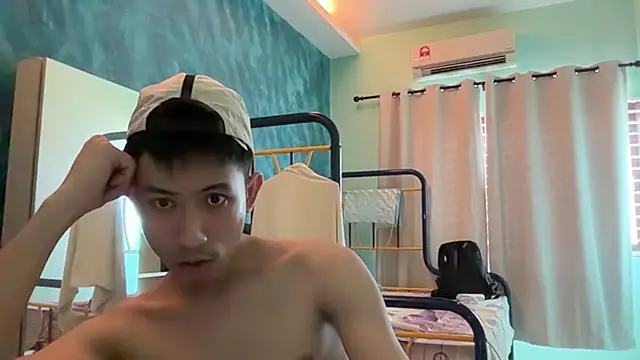 XiiaoZheng99 online show from August 4, 2026, 7:13 am