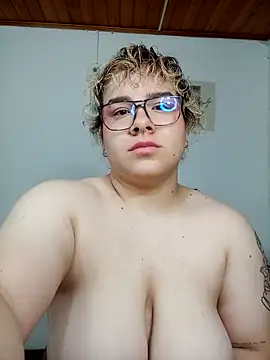 amalia love online show from December 14, 2025, 12:33 pm