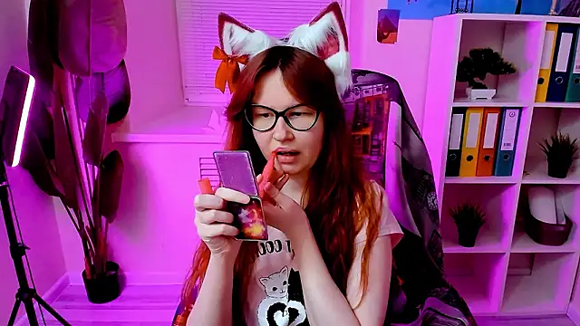 Snapshot of CarolGiggly chatting on February 19, 2026, 1:35 am CarolGiggly online show from February 19, 2026, 1:35 am