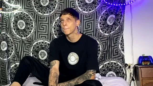 Snapshot of Adam_hard_ chatting on October 30, 2025, 2:21 am Adam hard  online show from October 30, 2025, 2:21 am