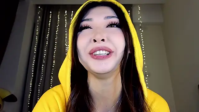 Snapshot of honey_yani chatting on February 7, 2026, 9:34 pm honey yani online show from February 7, 2026, 9:34 pm