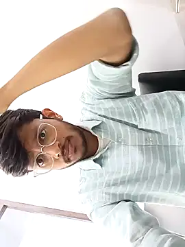 skinnyyyyyyyyy online show from February 5, 2025, 7:50 am