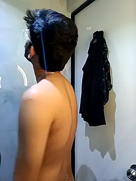 skinnyyyyyyyyy online show from October 6, 2025, 3:40 am