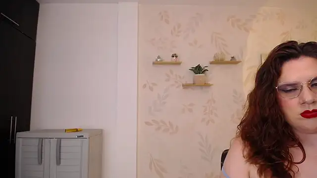 MartinaGuzmann online show from December 1, 2025, 11:49 pm