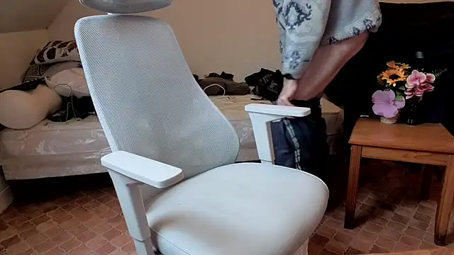 Snapshot of SteveStiffbone chatting on February 21, 2026, 1:46 pm SteveStiffbone online show from February 21, 2026, 1:46 pm