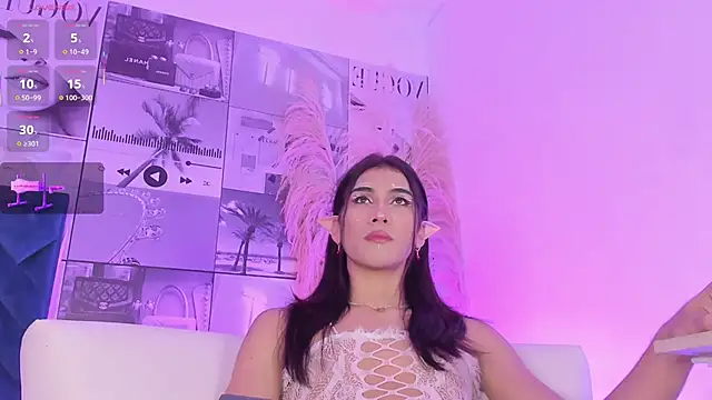 MiaCavallii  online show from November 6, 2025, 4:27 am