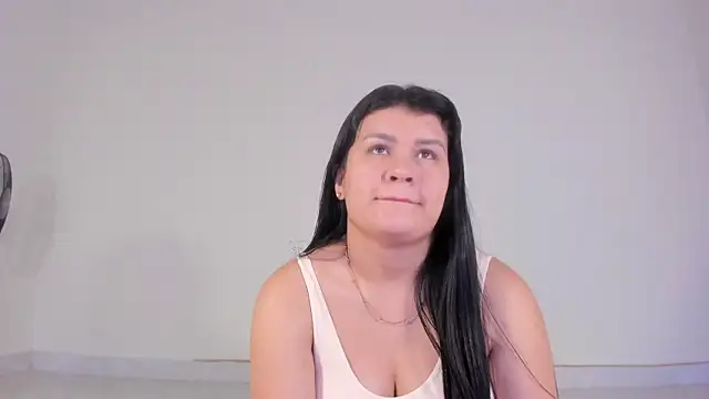 Elalove  online show from February 18, 2026, 7:06 am