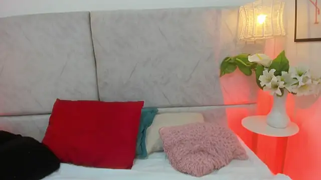 naomiii   online show from March 4, 2026, 11:40 am