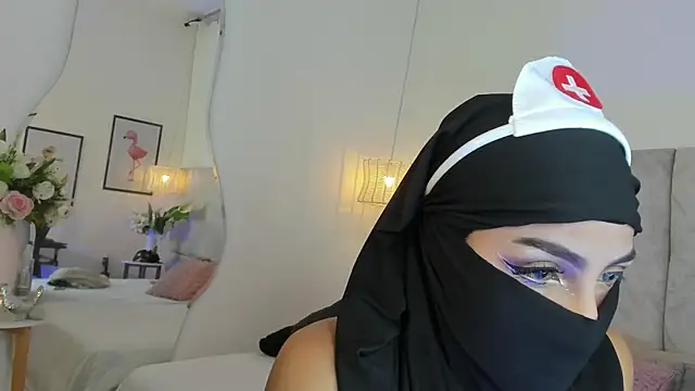 naomiii   online show from November 6, 2025, 11:58 am