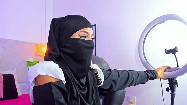 naomiii   online show from October 24, 2025, 12:04 pm